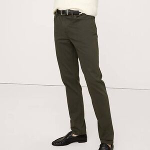 Banana Republic Men's Traveler Slim Pant 32